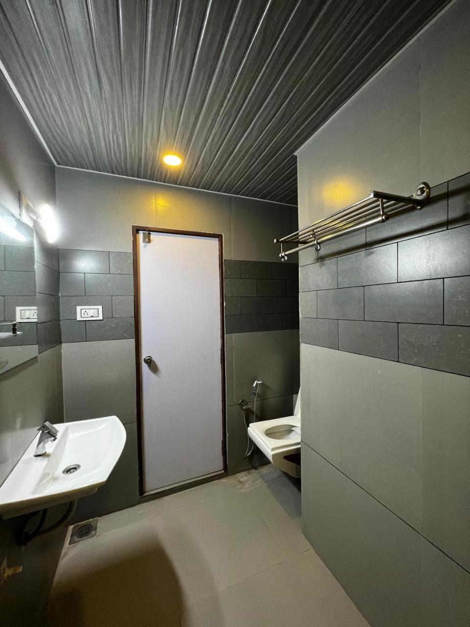 Hotel Savera Inn Morbi Exterior foto